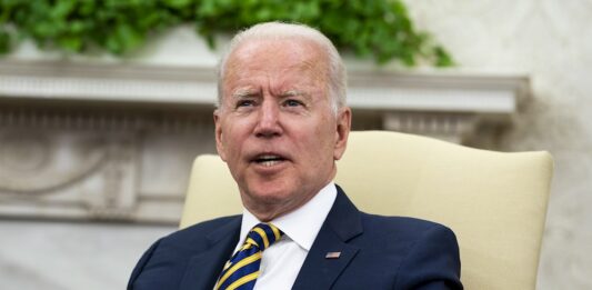 El presidente Joe Biden, señaló este jueves que no cree que el muro levantado en la frontera con México sea efectivo, pero afirmó que no puede evitar que se refuerce.