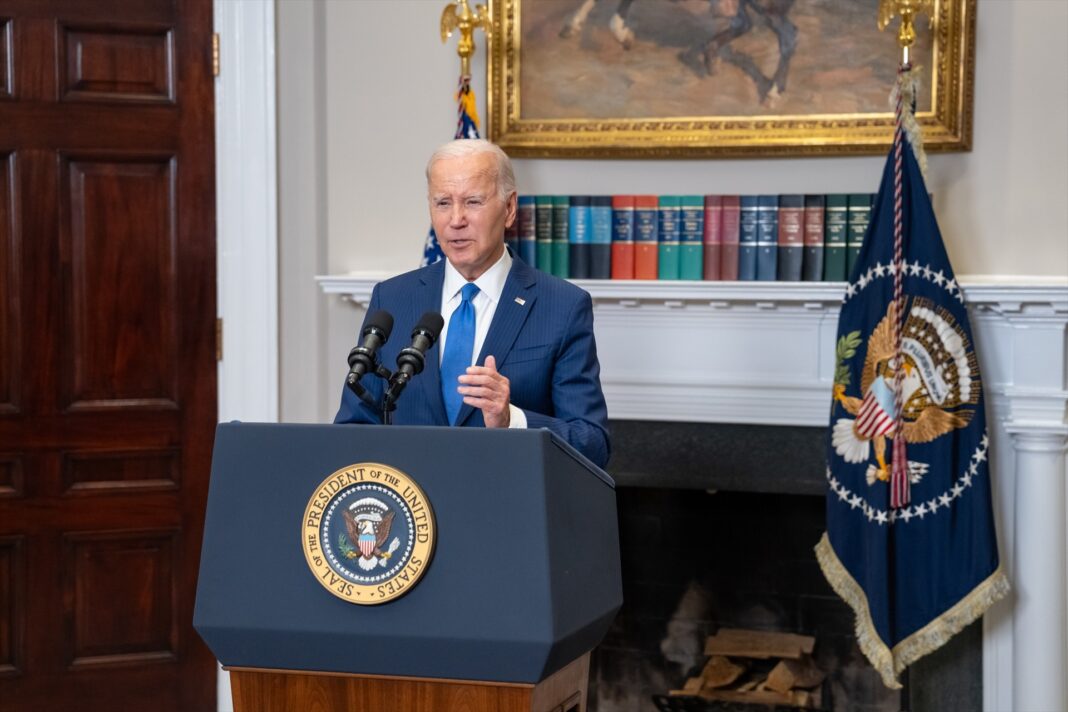 El presidente Joe Biden, ha hecho un llamamiento a la unidad entre congresistas demócratas y republicanos durante los próximos días y hasta que la Cámara de Representantes elija un nuevo presidente de la sala tras la destitución del republicano Kevin McCarthy.