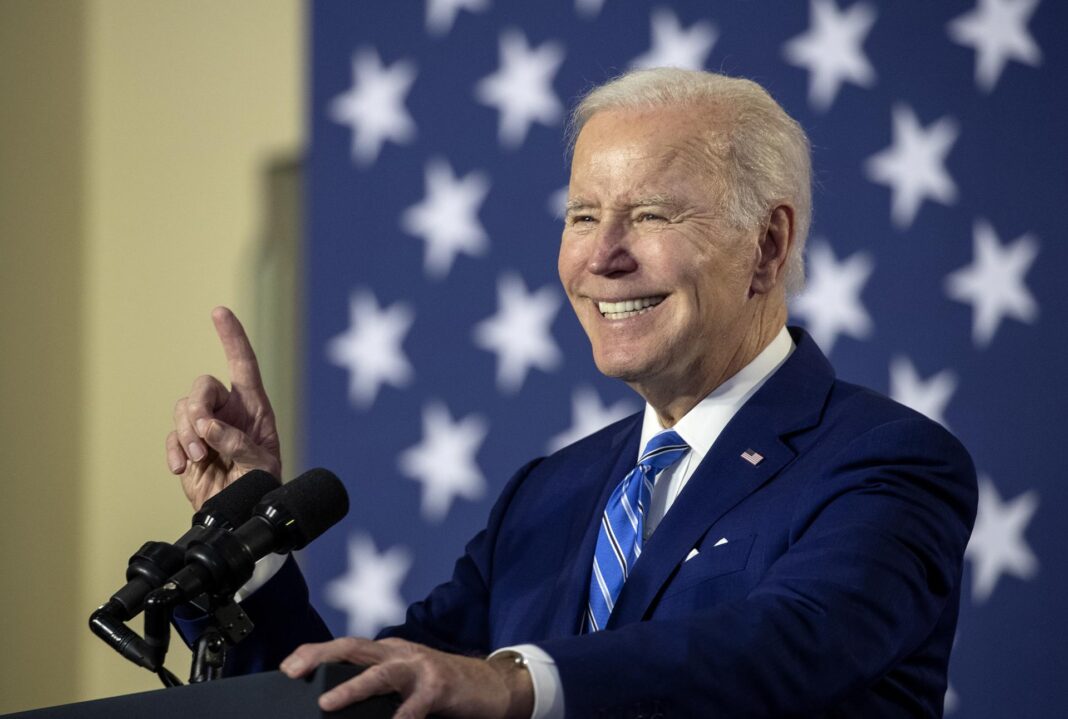 Biden promete en Florida impedir recortes a la sanidad pública El presidente Joe Biden confía en que el Congreso siga aprobando ayudas a Ucrania porque espera que la mayoría de los republicanos así lo hagan en consenso con los demócratas, independientemente de lo que ocurra con el liderazgo de Kevin McCarthy en la Cámara de Representantes.