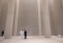 El secretario de Estado, Antony Blinken, se reunió hoy en Abu Dabi con el presidente de Emiratos Árabes Unidos (EAU), Mohamed bin Zayed, en el marco de una gira por Oriente Medio para manifestar el apoyo "inquebrantable" de Estados Unidos a Israel. Foto Secretary Antony Blinken