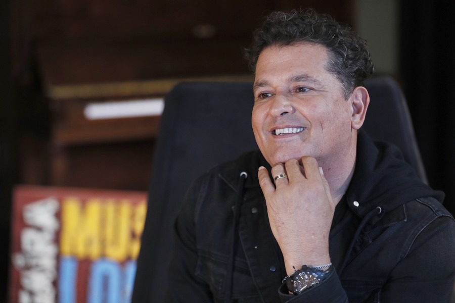 Carlos Vives 23 Carlos Vives ofrecerá este sábado un concierto de libre acceso en la Puerta de Alcalá de Madrid para conmemorar el Día de la Hispanidad y los 30 años de la salida de su disco