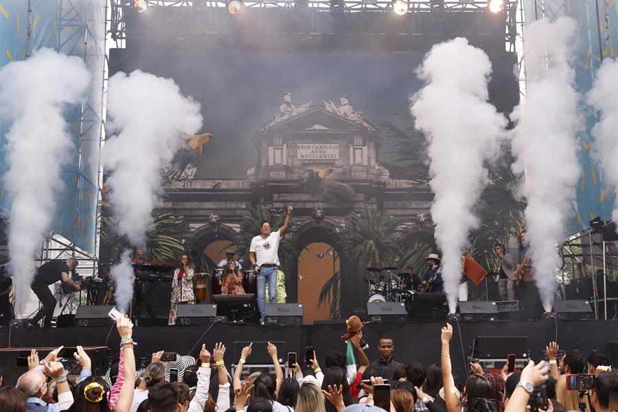  Final de la gira europea del artista colombiano Carlos Vives, en la que se celebran la lengua y las diferentes culturas hispanas. 