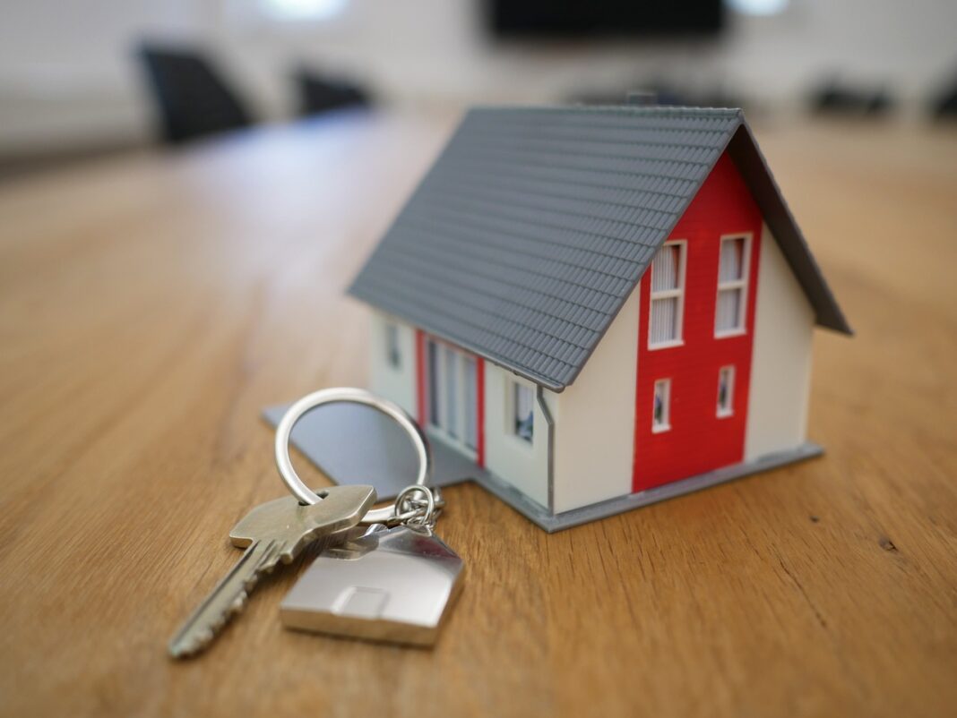 Casa Todo el mundo aspira a la propiedad, pero el “cuándo” a veces se convierte en un dolor de cabeza, debido a los diversos factores del mercado.