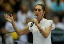 Claudia Sheinbaum se reunirá este fin de semana con la comunidad mexicana en Los Ángeles La aspirante presidencial de México por el gobernante Movimiento Regeneración Nacional (Morena), Claudia Sheinbaum, se reunirá el sábado 21 de octubre con miembros de la comunidad mexicana en Los Ángeles, California, para dar un mensaje de “unidad” y escuchar las inquietudes de los inmigrantes.