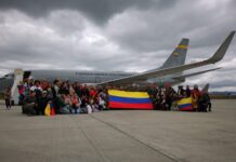 Aterriza en Bogotá el segundo vuelo humanitario con colombianos procedentes de Israel El segundo vuelo humanitario de las autoridades colombianas para trasladar a connacionales desde Israel aterrizó este sábado en Bogotá. Foto Cancillería de Colombia
