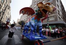 Las festividades de Día de Muertos inician en Ciudad de México con el desfile de alebrijes Desfile de alebrijes en Mexico.