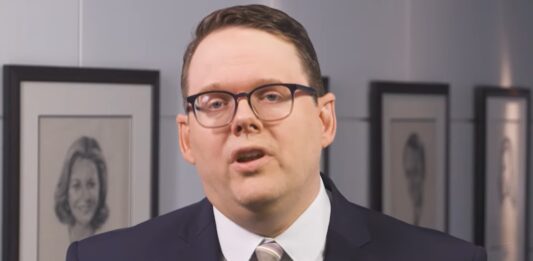 Cien días después de que el Sindicato de Actores (SAG-AFTRA) iniciara una huelga contra los grandes estudios de Hollywood, el negociador jefe del gremio, Duncan Crabtree-Ireland, aseguró a EFE que "sin un nuevo acuerdo", no participarán en premios de cine tan prestigiosos como los Óscar.