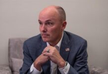 El gobernador de Utah, Estados Unidos, Spencer Cox