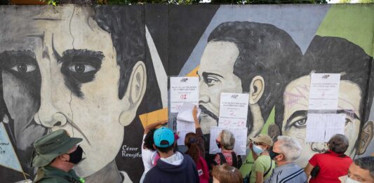 El partido de la oposición venezolana, Acción Democrática, ha pedido que se pospongan las elecciones primarias de este domingo ante lo que consideran "graves irregularidades" y que no se realicen hasta que se pueda garantizar "la calidad de vida de nuestro pueblo en democracia".
