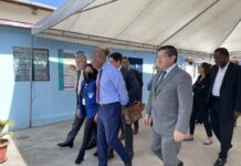El alcalde de Nueva York compara en Ecuador a la crisis migratoria con un "virus agresivo" El alcalde de Nueva York, el demócrata Eric Adams, aseguró este viernes en Quito que la crisis de la migración irregular es una amenaza global que debe ser enfrentada internacionalmente.