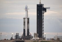 Falcon Heavy de SpaceX con la nave espacial Psyche a bordo
