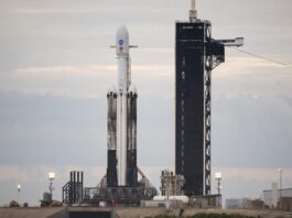 Falcon Heavy de SpaceX con la nave espacial Psyche a bordo