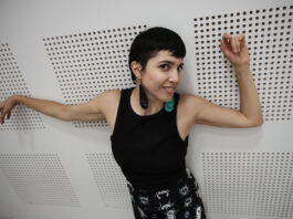 La oscuridad intimida pero también es un lugar de calma y paz, reflexiona en entrevista con EFE la artista mexicana Geo Equihua, quien lanza este miércoles su EP “Hágase la oscuridad”, un proyecto con el que invita al público a reencontrarse con la tristeza y el dolor, emociones que, dice, son parte de todos.