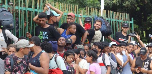 Activistas y migrantes varados en la frontera sur de México se dividen entre la esperanza y el recelo ante la cumbre migratoria que convocó para el próximo domingo en Chiapas el presidente Andrés Manuel López Obrador y que contará con la participación de otros 11 países de Latinoamérica.