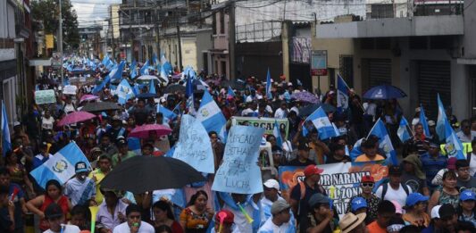 Guatemala vive este lunes un inédito paro nacional, tras una semana de bloqueos de carreteras