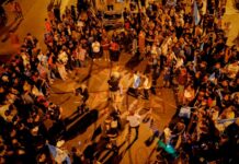 En medio de las protestas más grandes de su historia reciente, los guatemaltecos le han puesto ritmo a sus manifestaciones y bloqueos de carreteras con música, canciones, bailes, clases de salsa y mucho ingenio.