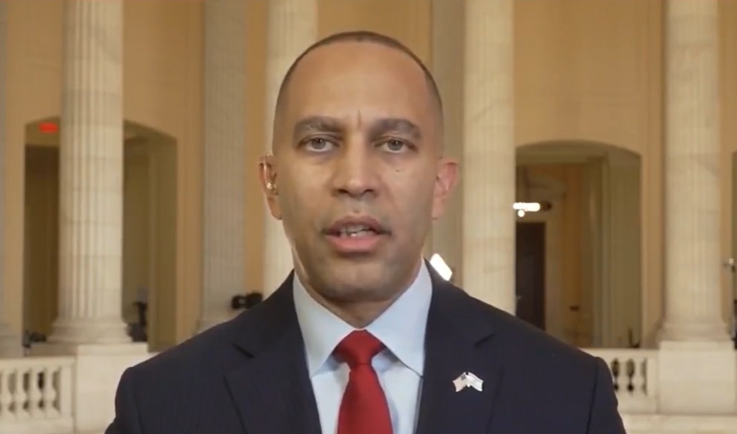 Hakeem J. El líder de la minoría demócrata en la Cámara Baja de Estados Unidos, Hakeem Jeffries, confió este martes en que se pueda llegar a una solución bipartidista para elegir al nuevo líder de ese hemiciclo, después de que la primera votación efectuada hoy fracasara.