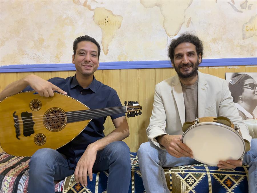Hesham y Samir Hesham y Samir tiran del cante y las palmas para explicar las pocas diferencias que, según defienden, hay entre el flamenco y la música tradicional egipcia.