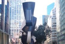 Homenaje póstumo a Sophia Vari en Nueva York A raíz de su fallecimiento, el 20 de mayo de este año, en la ciudad de Nueva York se inauguró una muestra pública de doce esculturas monumentales de Sophia Vari en Park Ave.,
