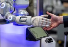 Biden firma una orden ejecutiva para controlar el desarrollo de la inteligencia artificial Biden: "Ya que los desafíos y las oportunidades de la IA son globales, vamos a mantener el progreso del liderazgo estadounidense globalmente",