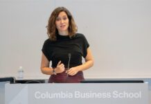 La presidenta de la Comunidad de Madrid, Isabel Díaz Ayuso, comenzó este sábado su visita a Nueva York con un discurso ante los estudiantes españoles en la Universidad de Columbia en el que defendió la universalidad del castellano y la herencia "mestiza" de la capital de España.