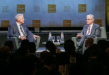 El presidente de la Reserva Federal de EE.UU. dice que "mantendrá" la política restrictiva Jerome Powell,