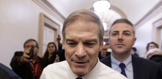 El republicano Jim Jordan, aliado del expresidente de Estados Unidos Donald Trump y miembro del ala dura del Partido Republicano, volvió a quedarse este miércoles sin los votos suficientes para liderar la Cámara de Representantes en la segunda votación que hubo al respecto.