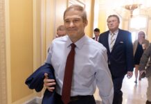 El republicano Jim Jordan retira temporalmente su candidatura a presidir la Cámara Baja El republicano Jim Jordan, aliado del expresidente Donald Trump y representante de la vertiente más conservadora de su partido, decidió retirar temporalmente su candidatura a presidir la Cámara de Representantes de Estados Unidos y no someterse este jueves a una nueva votación.