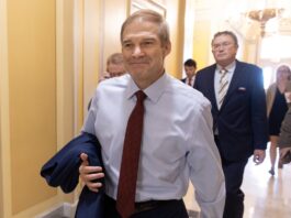El republicano Jim Jordan retira temporalmente su candidatura a presidir la Cámara Baja El republicano Jim Jordan, aliado del expresidente Donald Trump y representante de la vertiente más conservadora de su partido, decidió retirar temporalmente su candidatura a presidir la Cámara de Representantes de Estados Unidos y no someterse este jueves a una nueva votación.
