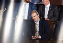 Jim Jordan deja de ser el candidato republicano a liderar la Cámara Baja Los legisladores republicanos retiraron este viernes su apoyo a Jim Jordan como su candidato para presidir la Cámara de Representantes de Estados Unidos después de que haya fracasado en tres votaciones ante el pleno.