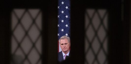 La destitución de Kevin McCarthy como presidente de la Cámara de Representantes ha dejado al partido republicano con la urgencia de solucionar el caos generado en sus propias filas en plena carrera por buscar a un sucesor.
