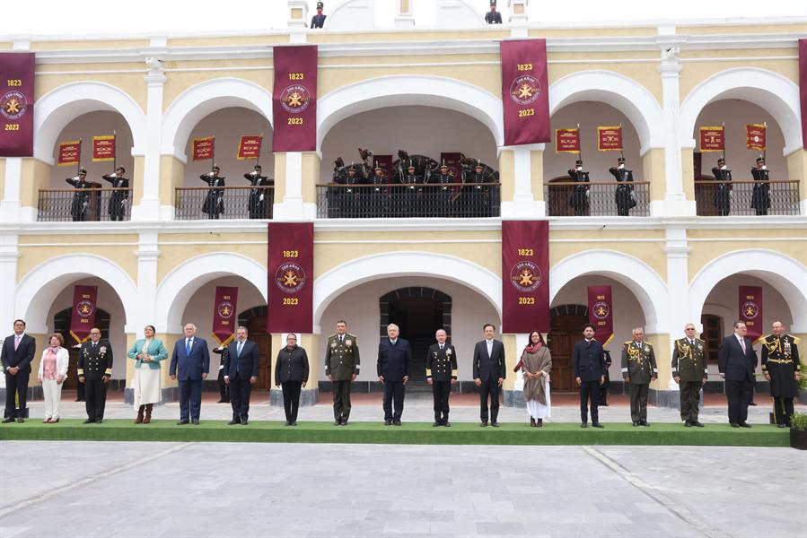 López Obrador, condecoró este miércoles al exjefe del Ejército mexicano López Obrador, condecoró este miércoles al exjefe del Ejército mexicano