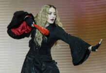 Madonna arranca en Londres su gira mundial con éxitos de cuatro décadas La cantante Madonna arrancó este sábado en Londres su última gira musical, con la presentación de más de cuarenta canciones, entre ellas grandes éxitos de las últimas cuatro décadas.