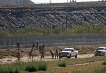 EE.UU. no libera a ninguno de los más de 8.000 migrantes detenidos en la frontera en mayo Miembros de la Guardia Nacional de Texas instalan barricadas de alambre de navajas (1)