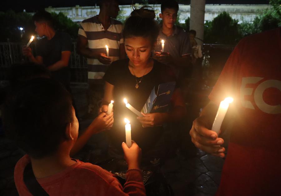 Migrantes realizan una vigilia hoy en Tapachula (1) Migrantes realizan una vigilia hoy en Tapachula (1)