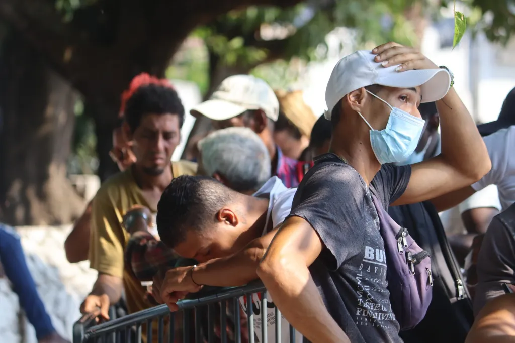 Migrantes solicitan refugio Solo un 8% de las más de 60.000 personas que se han inscrito a los centros de movilidad segura en Colombia, Guatemala y Costa Rica.