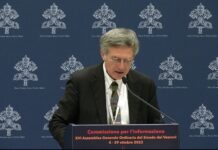 El papel de la mujer, los abusos, los migrantes y aplausos para Ucrania, en las primeras sesiones del Sínodo Paolo Ruffini, presidente de la Comisión para la Información y prefecto del Dicasterio para la Comunicación del Vaticano.