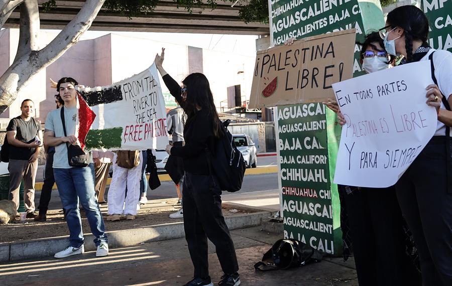 Personas protestan a favor de Palestina hoy, en Tijuana (2)