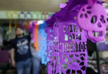 Productores elaboran papel picado (4)