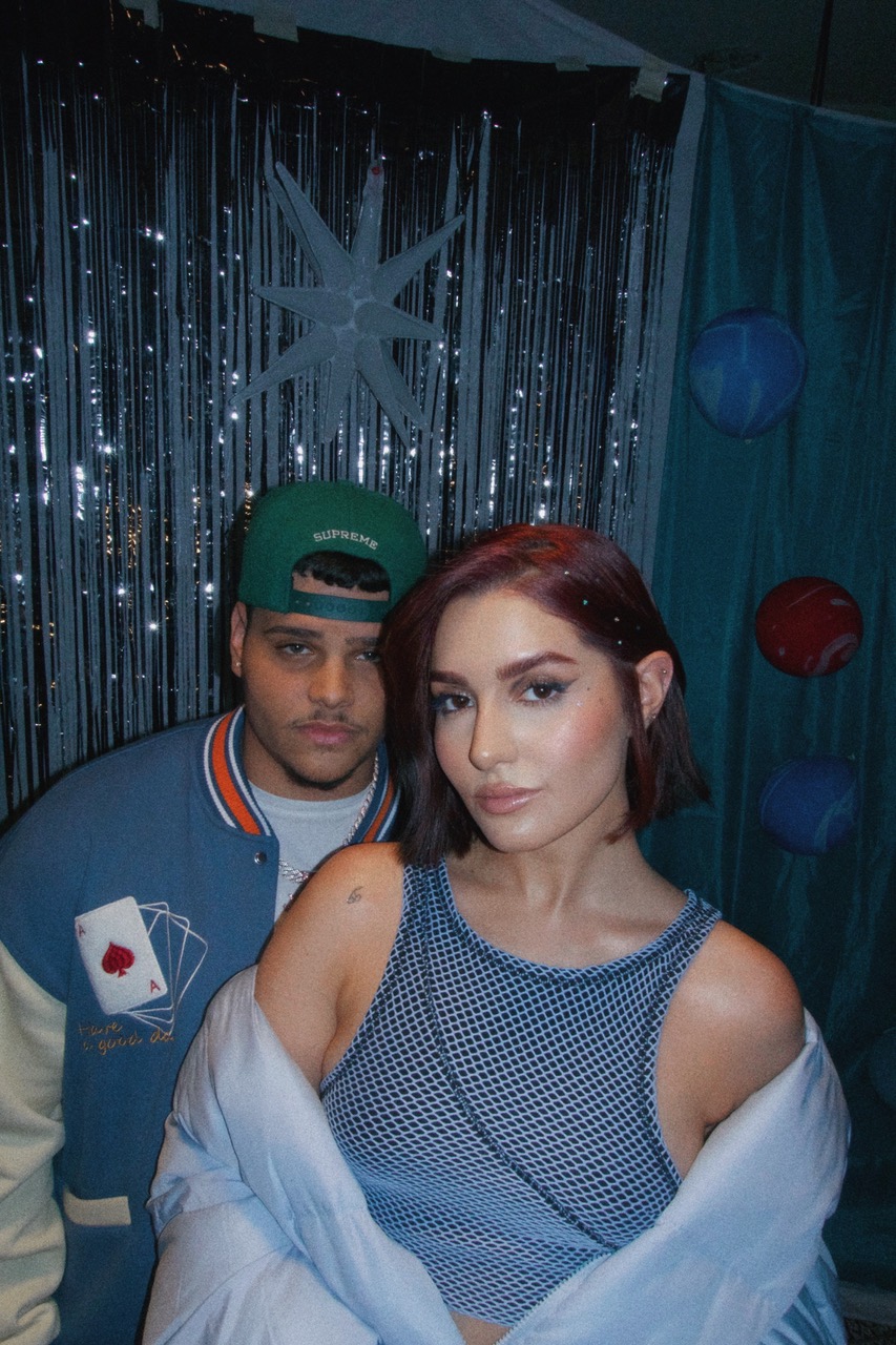 Valentina en su colaboración con Deimi, “pari d corazones partío”.