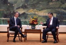 Xi recibe al Gobernador de California.