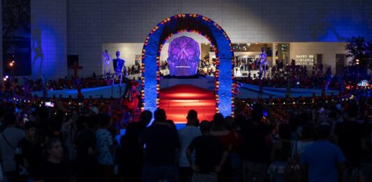 altar monumental como parte de las celebraciones por el Día de Muertos (4)