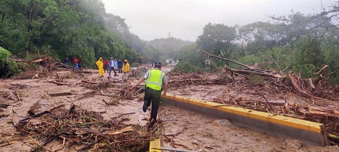 daños ocasionados por el Huracán Otis, hoy en el balneario de Acapulco