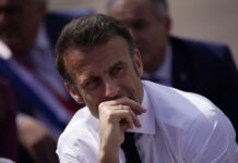El presidente francés, Emmanuel Macron, habló este sábado por teléfono con el primer ministro israelí, Benjamin Netanyahu, y con el jefe del Estado, Isaac Herzog, después de haber condenado "firmemente" los "ataques terroristas" contra Israel lanzados por Hamás desde Gaza.