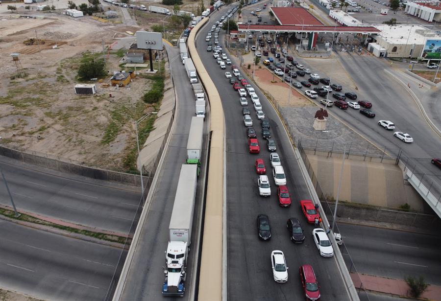 fila de tractocamiones en el puente Córdova de las Américas en Ciudad Juárez, (1) fila de tractocamiones en el puente Córdova de las Américas en Ciudad Juárez, (1)