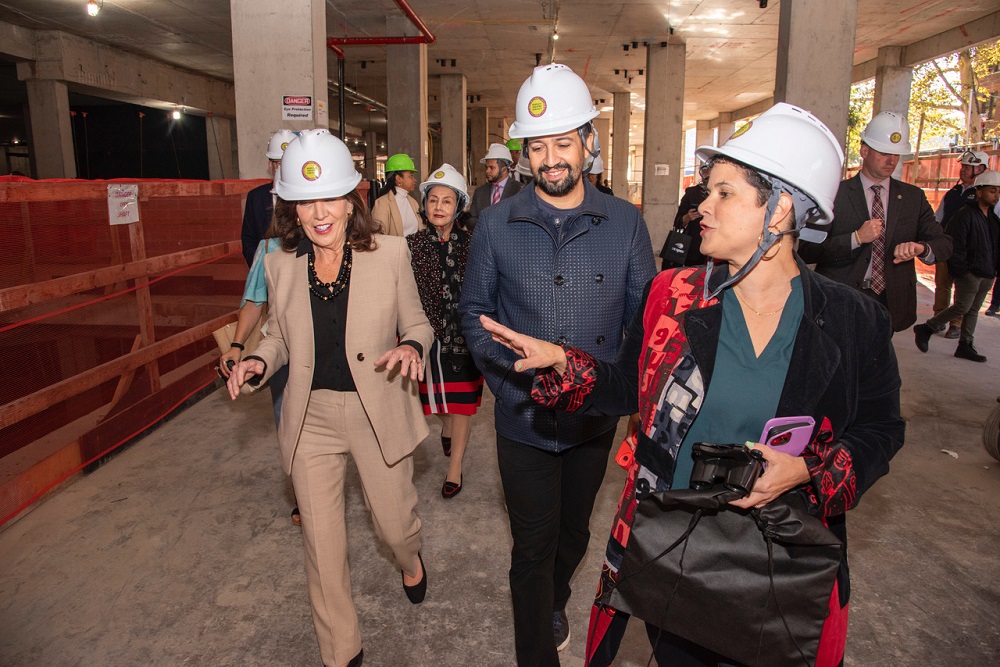Lin-Manuel Miranda, la gobernadora de Nueva York, Kathy Hochul