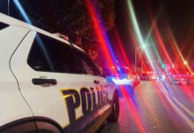 Mujer hiere a 2 conductores y alega que tiroteo fue "dirigido por Dios debido al eclipse" tiroteo