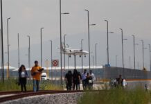 vías del tren suburbano hoy, que conecta con el Aeropuerto Internacional Felipe Ángeles (AIFA) en la población de Santa Lucía (2)