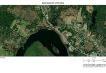 La búsqueda del tiroteador de Maine se centra en el río junto al que apareció su vehículo zona de Blake Corner de donde salen los barcos para la búsqueda del perpetrador del tiroteo
