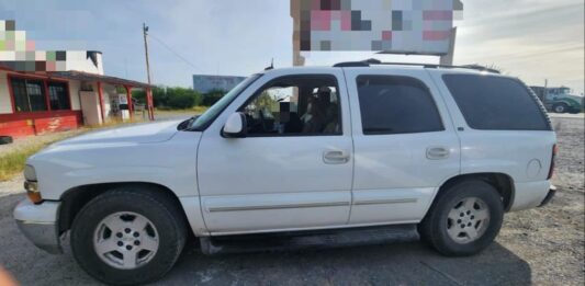 37 migrantes hacinados en dos vehículos